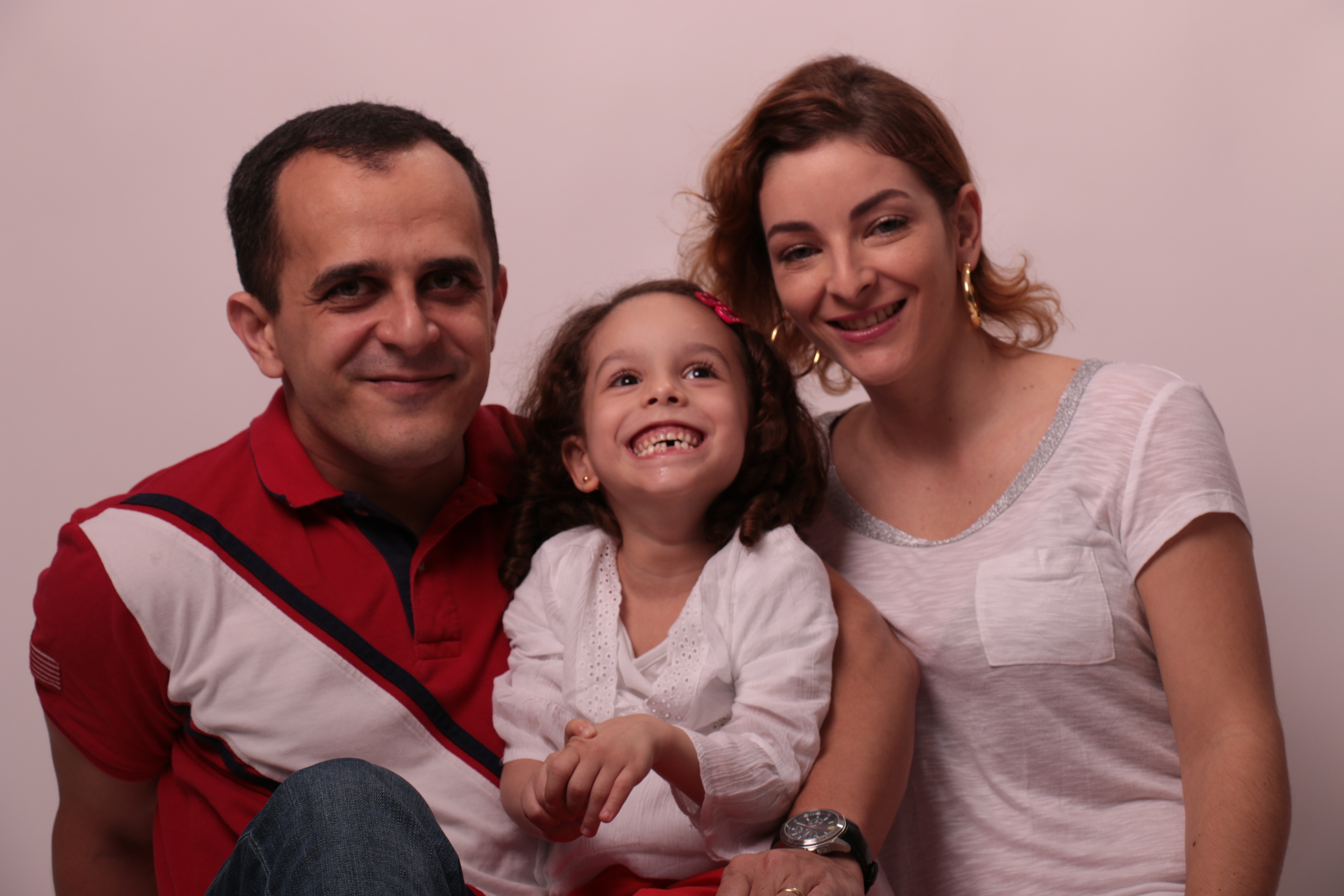 The Pereira family from left to right: Carlos, Clara, and Aline. Photo from Livox