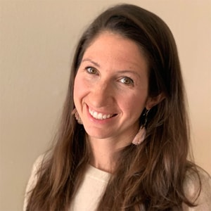 Photo of Lindsey Hoell